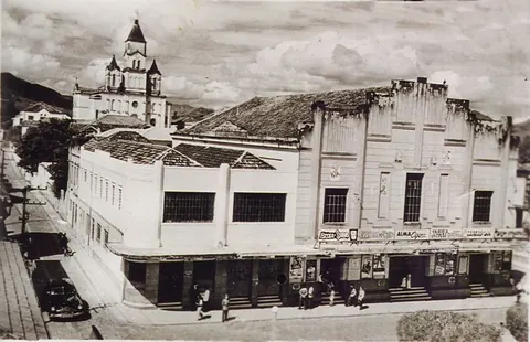 Cine Apolo e Igreja Matriz