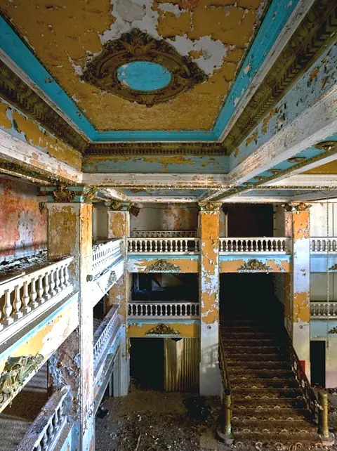 Apollo interior 4