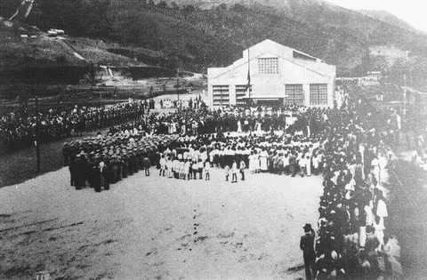 Inauguração da Fábrica de Armas em 1934