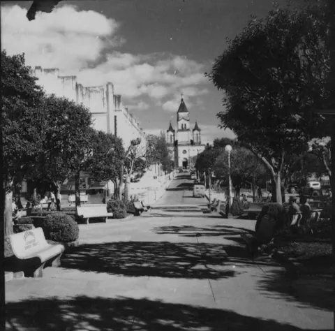 Matriz e praça nos anos 1950