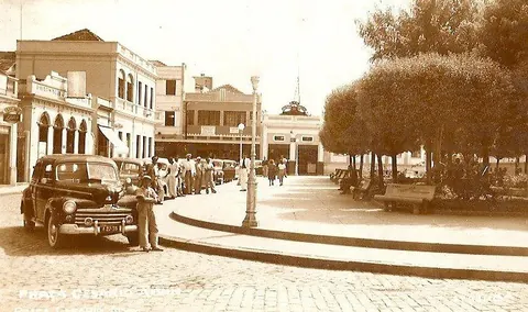 Praça Cesário Alvim nos anos 1950