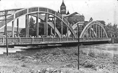 Ponte dos Arcos e igreja Matriz ao fundo