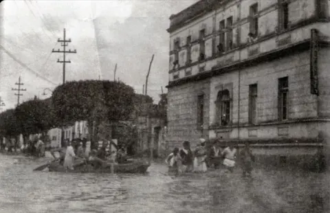 Enchente de 1945 na Rua Nova
