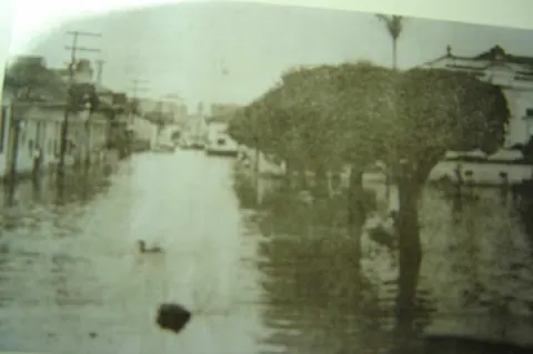 Enchente de 1919 na Praça do Carneiro
