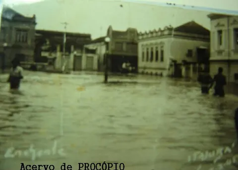 Enchente de 1945 na Praça Wenceslau Brás
