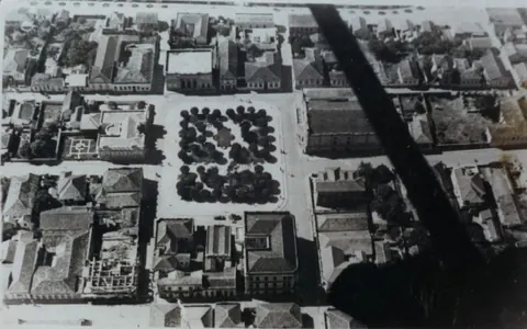 Vista aérea da praça Teodomiro Santiago