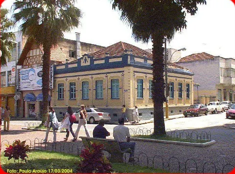 Casa de Adolpho Pereira na praça Teodomiro Santiago