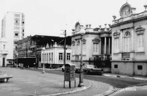 Praça Teodomiro Santiago, casa de Adolpho Pereira e o Palacete de Amélia Braga