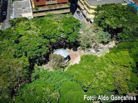 Visão aérea do antigo coreto da Praça Teodomiro Santiago