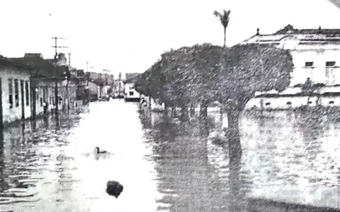 Enchente de 1945 na Escola Carneiro Júnior