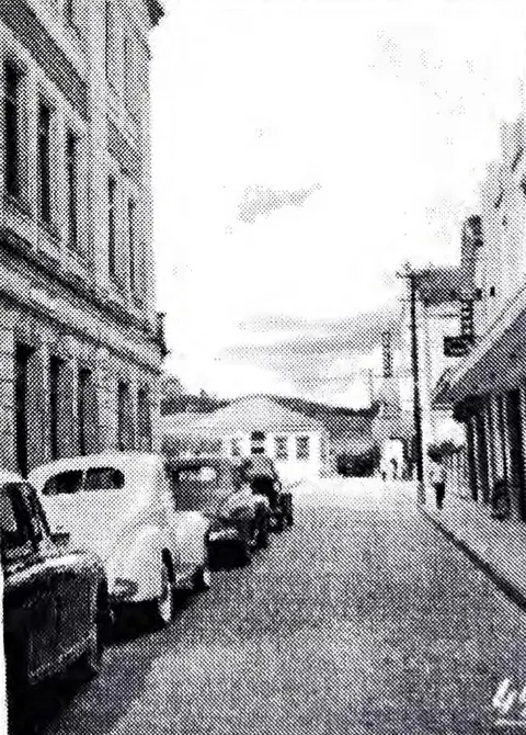 Vista da Rua Dr. João de Azevede sentido praça Theodomiro Santiago