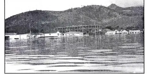 O antigo estádio na enchente