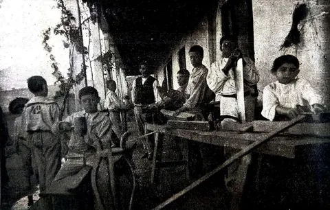 Aula de marcinaria no Instituto D. Bosco