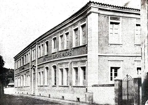 Escola Normal (Colégio S. Coração de Jesus, dirigido pelas Irmãs da Providencia) Vista da frente do edifício