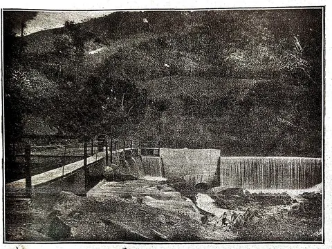 Usina elétrica de Itajubá (Companhia Industrial Sul- Mineira). A represa do-rio Lourenço Velho e diversas comportas
