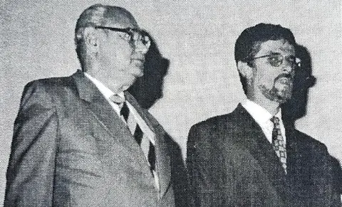 Engenheiro Dr. José Francisco Marques Ribeiro "Chico", Prefeito, e o Advogado Dr. Gilberto Müller Botelho, Vice-Prefeito em 2000