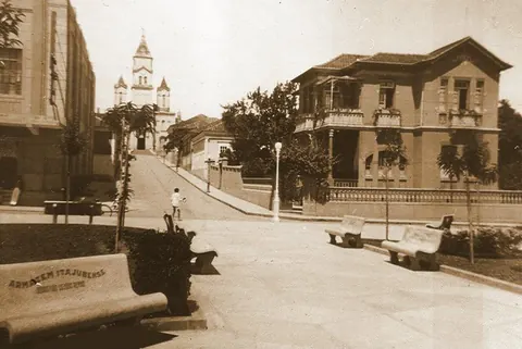Antiga Praça Cesário Alvim