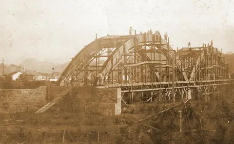 Antiga Construção da Ponte Randolpho Paiva