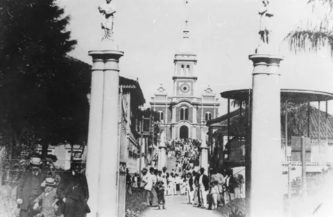 Antiga Igreja Matriz Nossa Senhora da Soledade, com portal de entrada