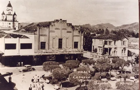 Praça Cesário Alvim, Igreja Matriz e Cine Apolo