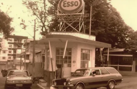 Posto Esso - Menor Posto de Gasolina do Mundo