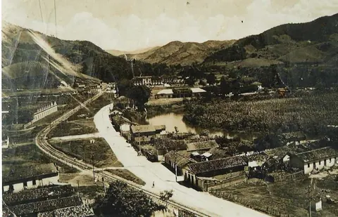 Fotografia de Itajubá pegando parte do trecho do Rio Sapucaí.