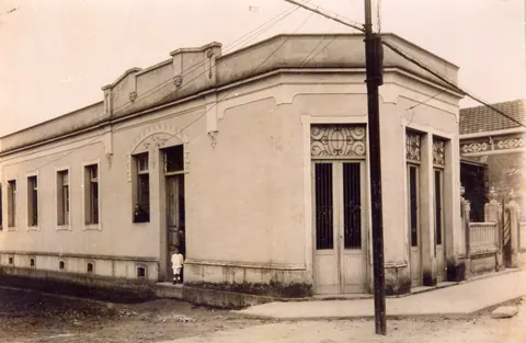 Casa na esquina da R. Francisco Masseli
