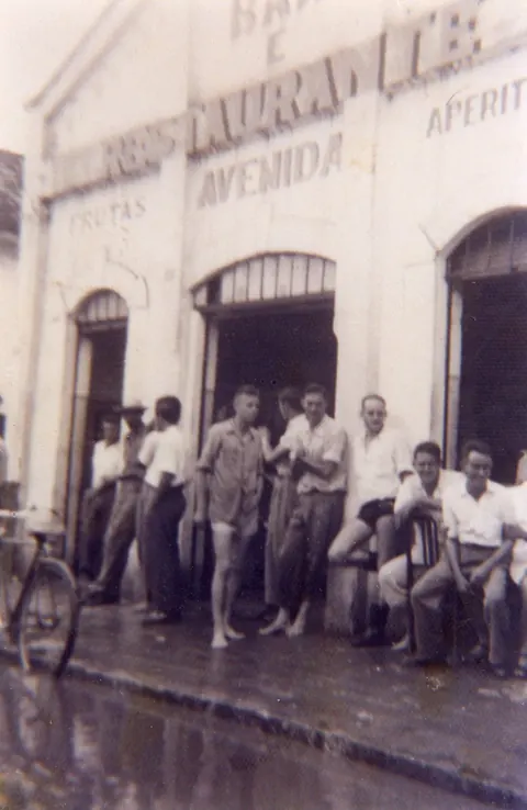 Bar e restaurante Avenida na R. Dona Maria Carneiro próximo a Miguel Braga