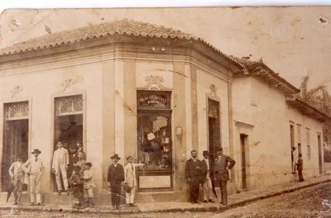 Salão Itajubense do barbeiro sírio João José Narciso, amigo de Wenceslau Brás, tinha o apelido de João turco