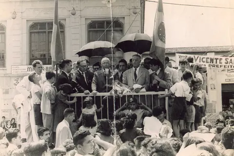 Praça Capitão Gomes - Comício