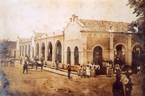 Mercado Municipal, Praça Adolfo Olinto