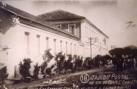 Dia de Corpus Christi - Colégio do Sagrado Coração de Jesus e Escola normal