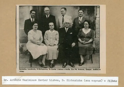 Dr. Antônio Maximiniano Xavier Lisboa, D.Sinhazinha (sua esposa) e filhos