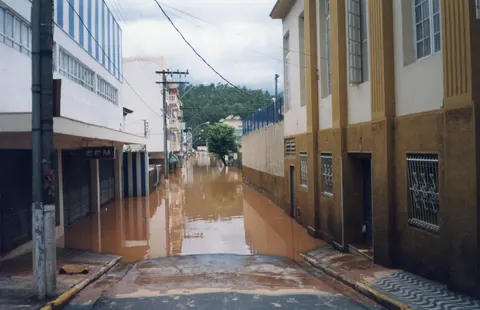 Loja Cem - Clube Bar (enchente de 2000)