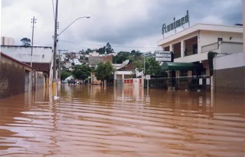 Unimed e subida da Santa Casa (enchente de 2000)