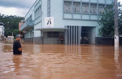 Sindicato dos Tecelões (enchente de 2000)